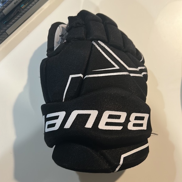 Bauer NSX right handed hockey glove only size 10 junior - Picture 1 of 4